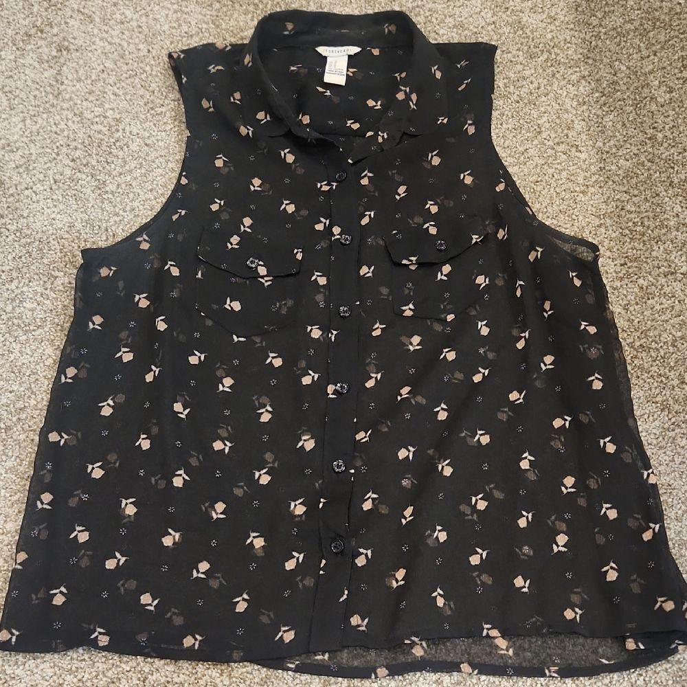 Forever 21 Black and White Sleeveless Button Down Blouse